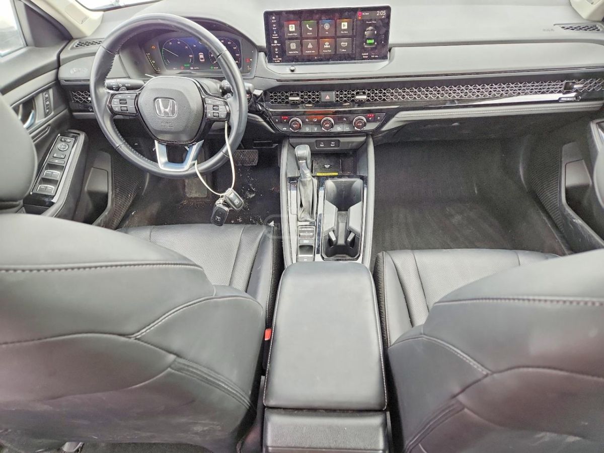 Honda Touring w/o BSI 4dr Sedan CVT — миниатюра 8