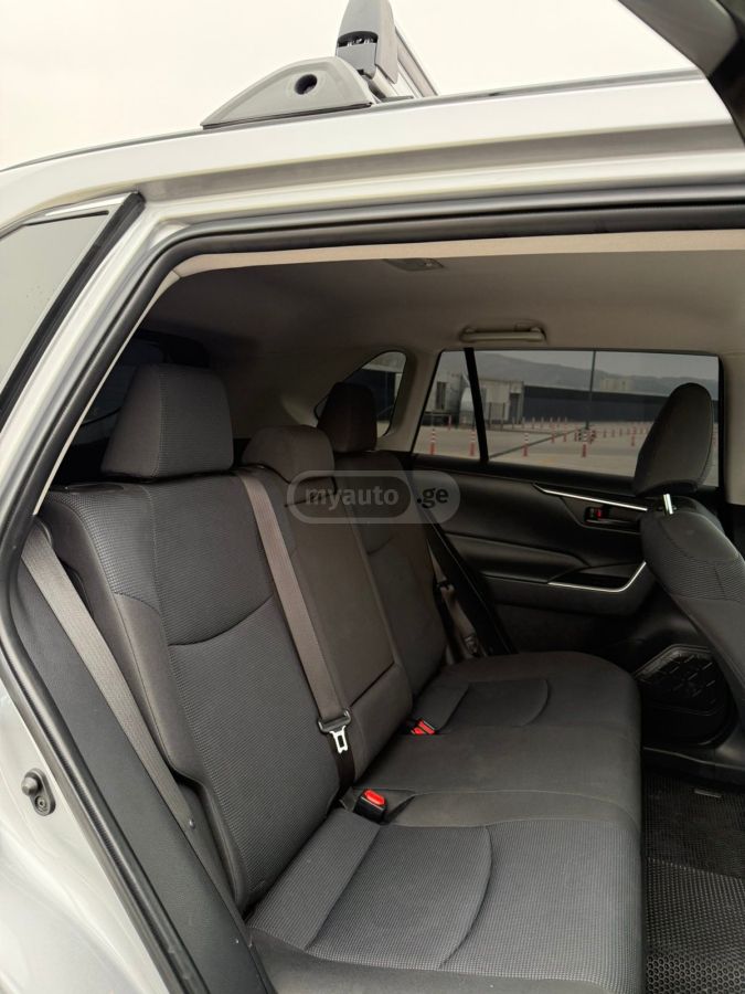 Toyota RAV 4 - фото 4