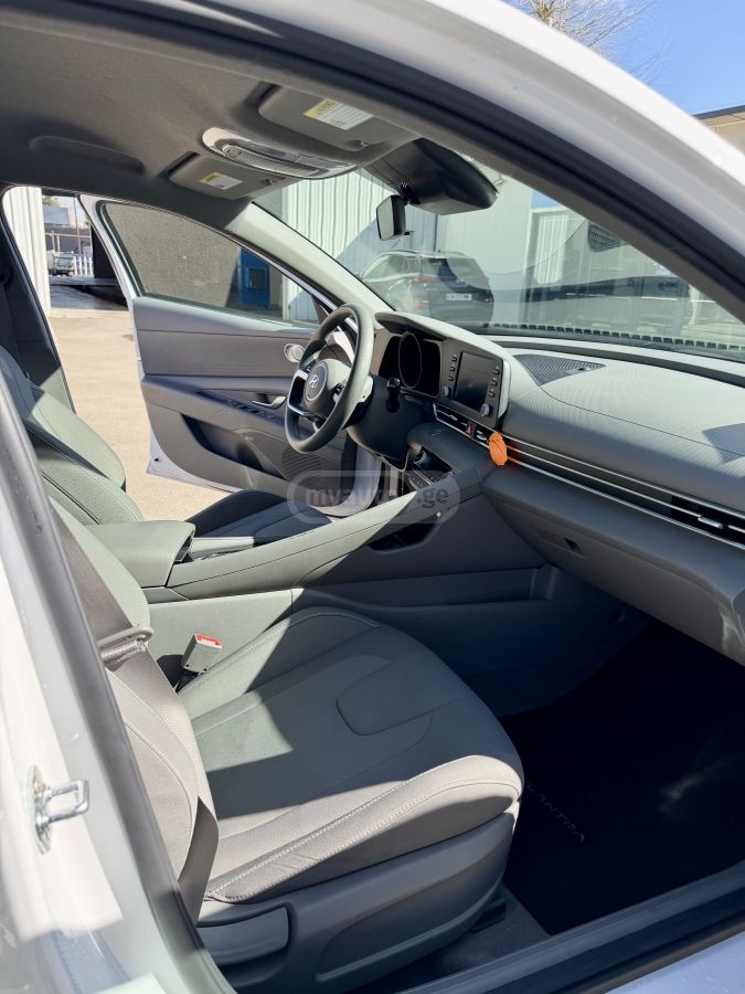 Hyundai Blue 4dr Sedan Automatic — миниатюра 8