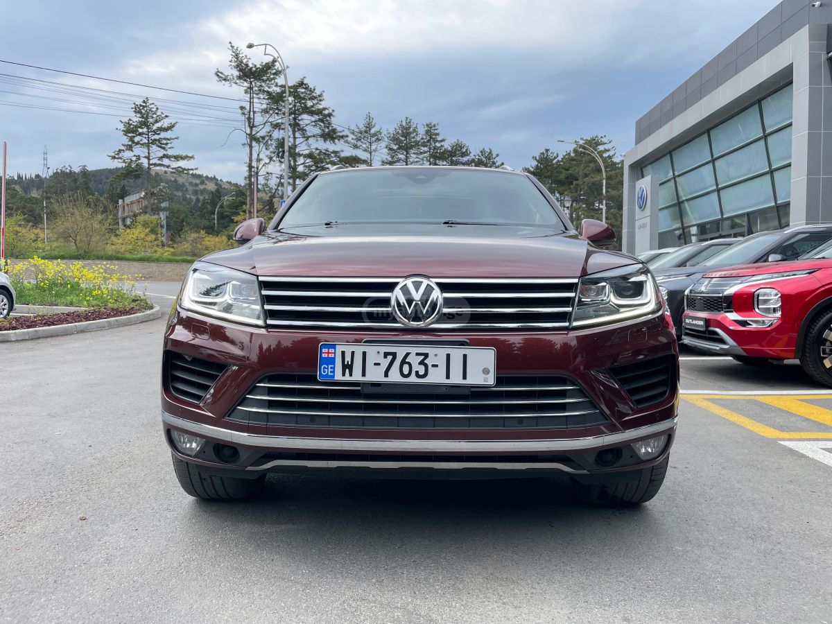 Volkswagen Touareg - фото 1