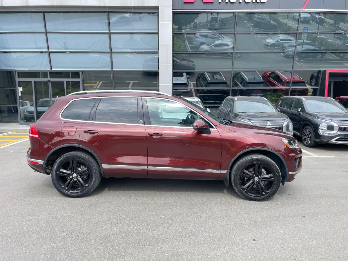 Volkswagen Touareg - фото 12