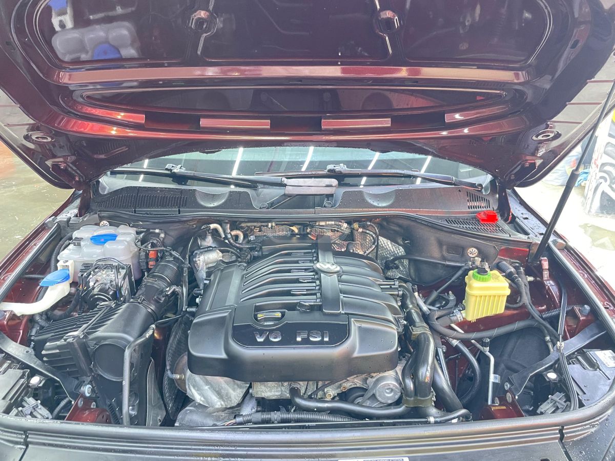 Volkswagen Touareg - фото 6