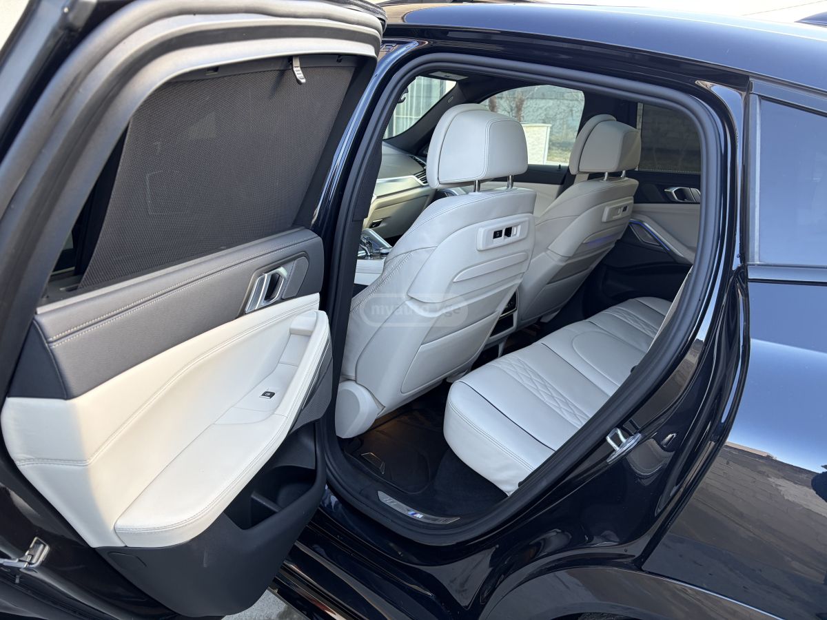 BMW M50i 4dr All-Wheel Drive Sport — миниатюра 11