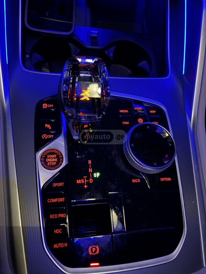 BMW M50i 4dr All-Wheel Drive Sport — миниатюра 8