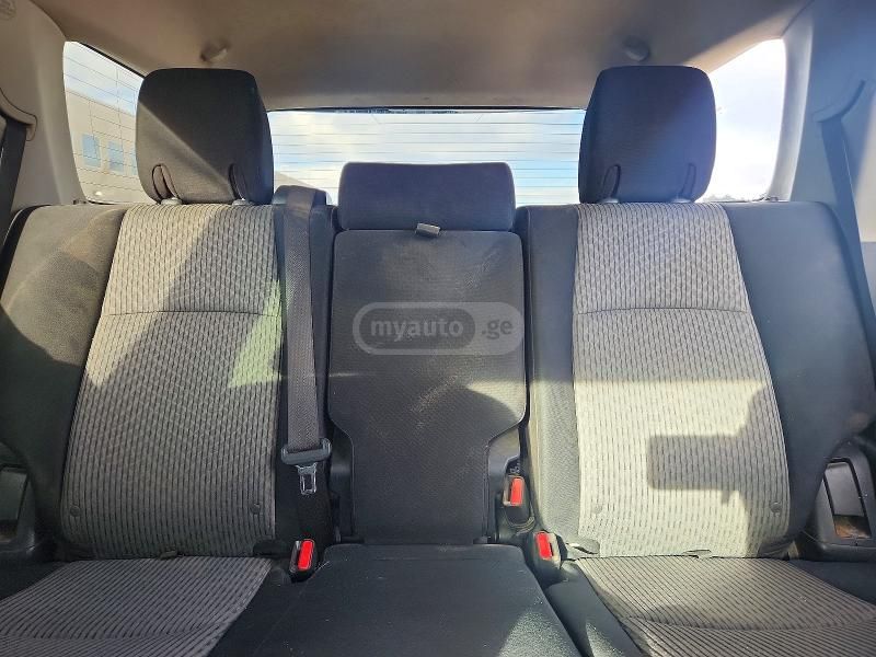 Toyota 4 Runner - фото 10