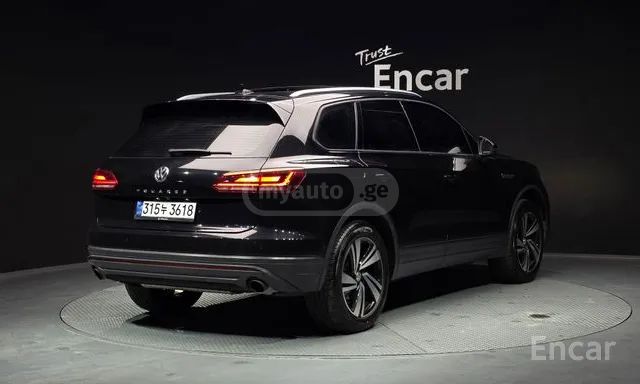 Volkswagen Touareg - фото 2