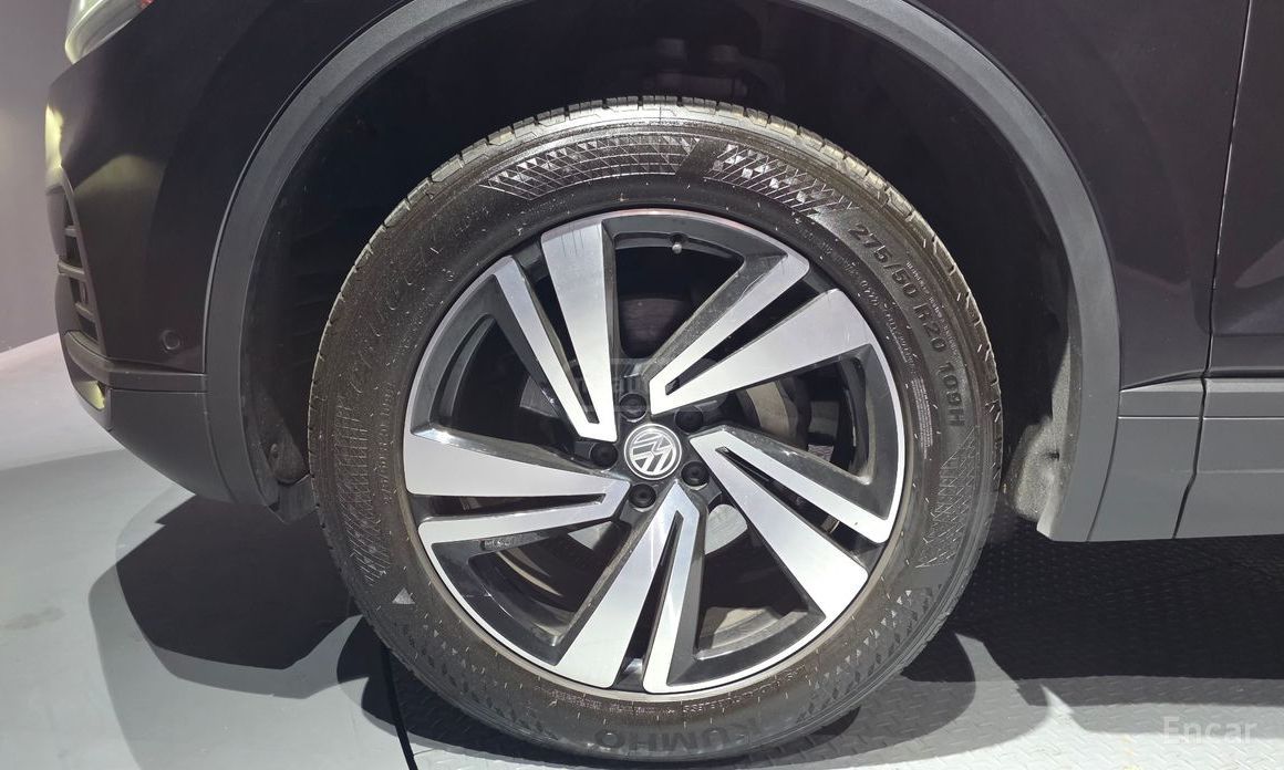 Volkswagen Touareg - фото 5