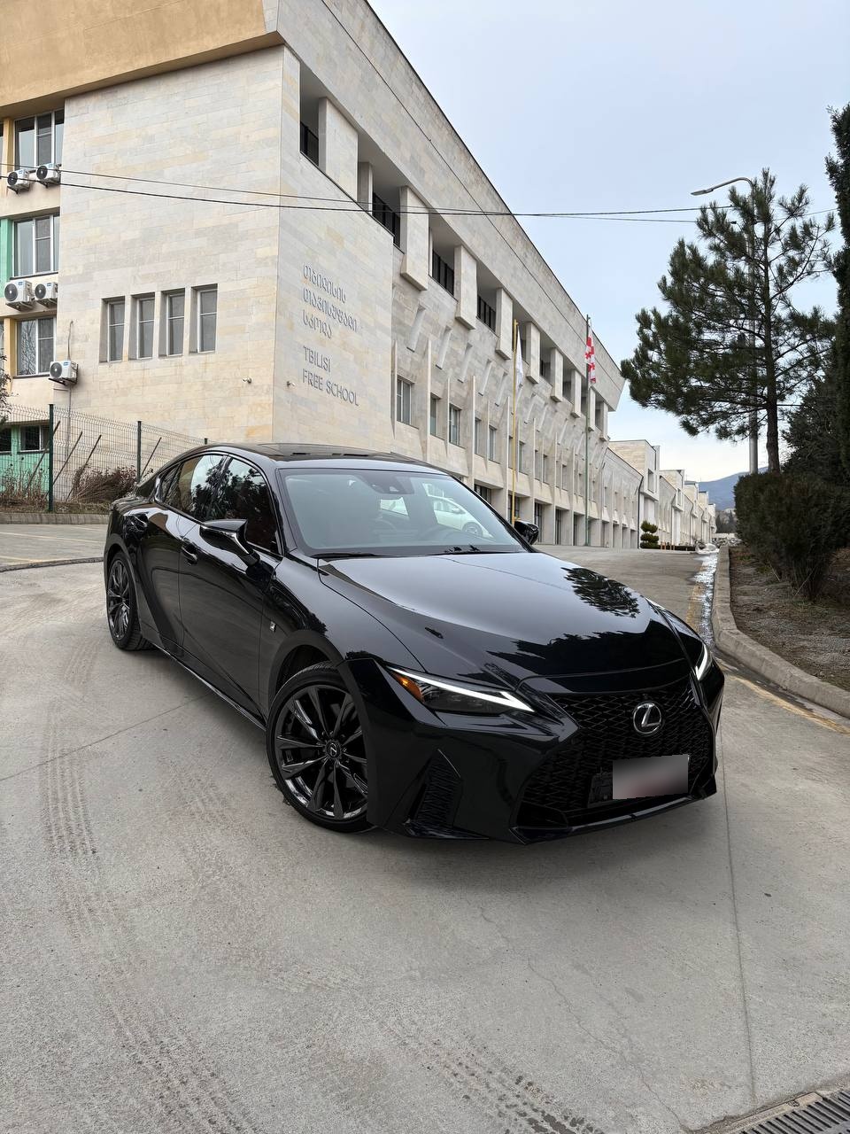 Lexus F sport — миниатюра 3