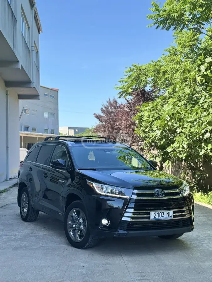 نمای دیگر Toyota Limited Platinum 4dr All-wheel 2018