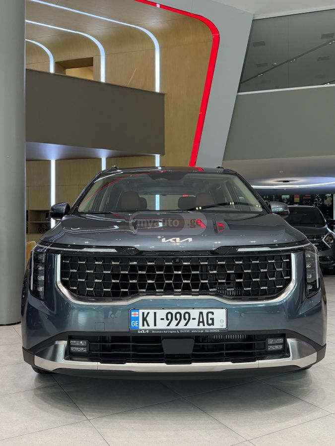 Kia Carnival - фото 1