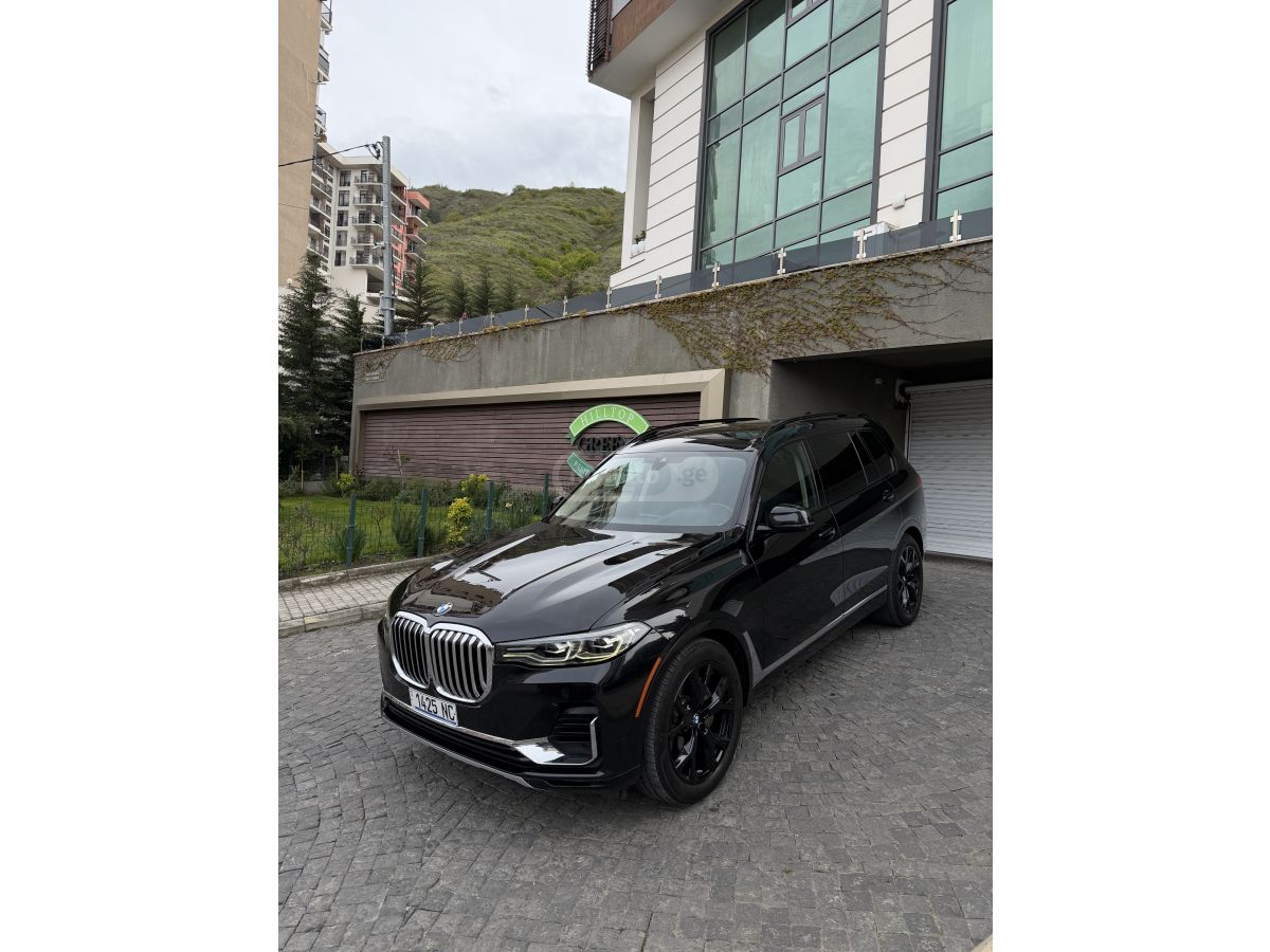 BMW X7 - фото 1