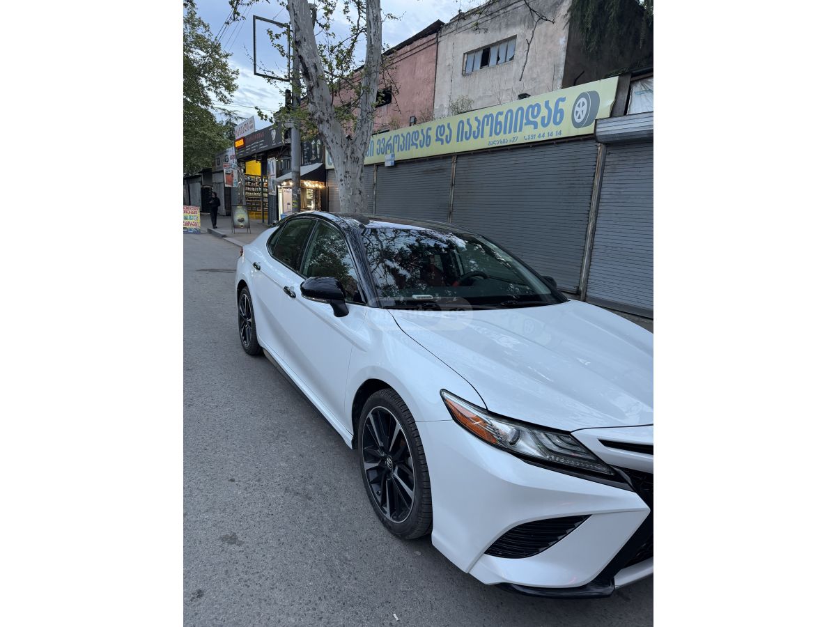 Toyota Camry - фото 2