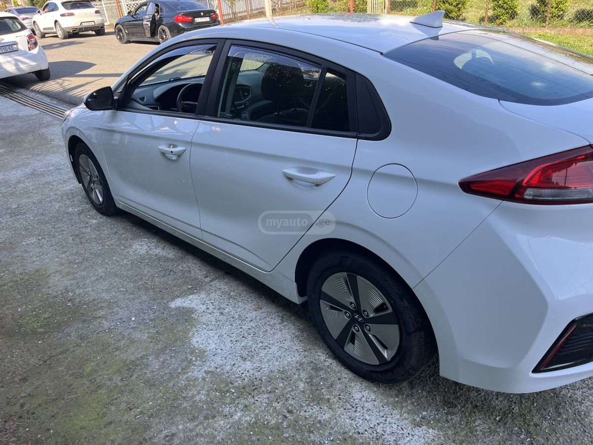 Hyundai Ioniq - фото 1