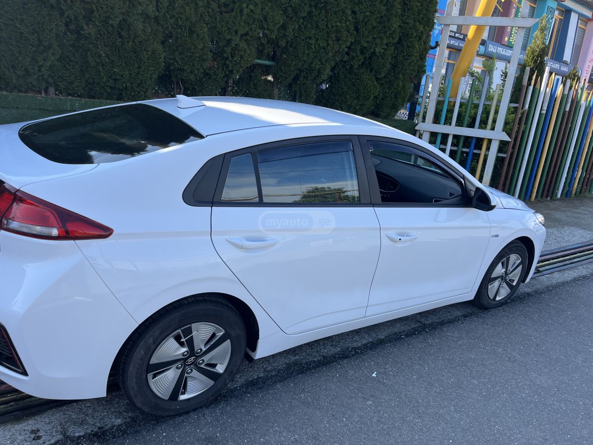 Hyundai Ioniq - фото 6