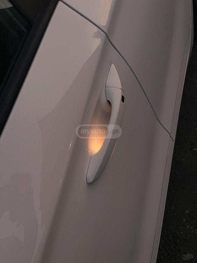 Hyundai Ioniq - фото 8