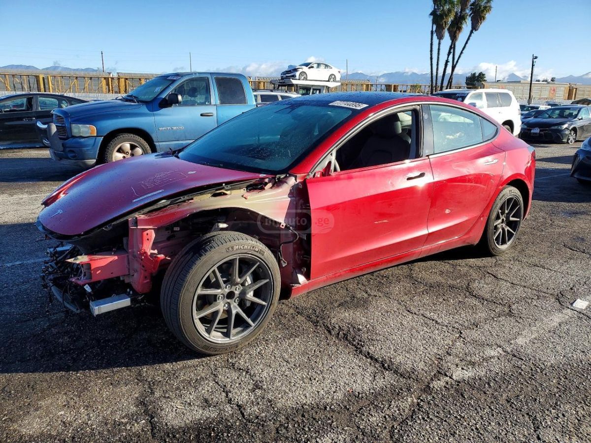 Tesla Model 3 - фото 1