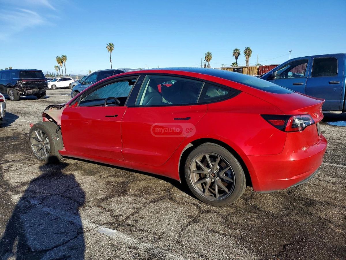Tesla Model 3 - фото 2