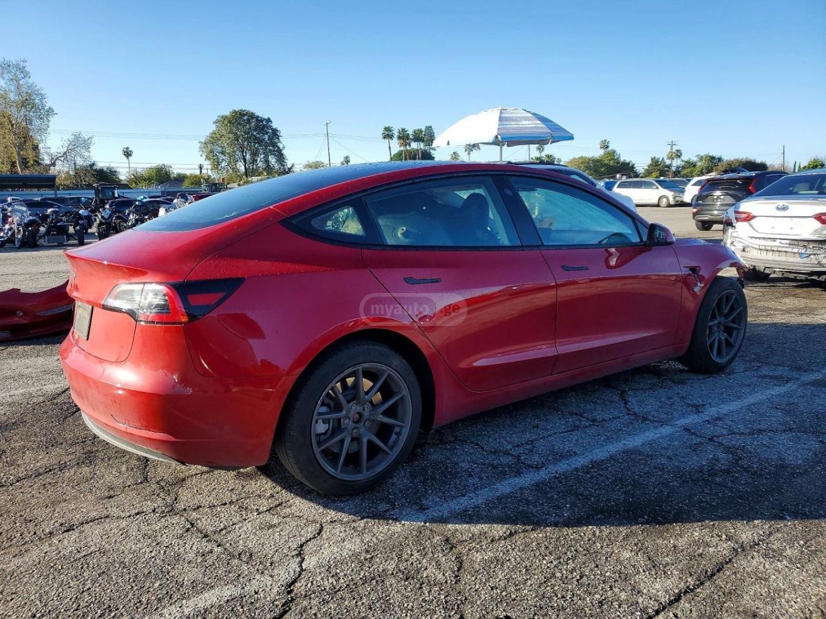 Tesla Model 3 - фото 3