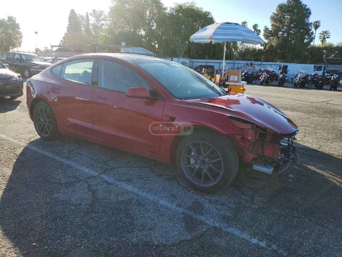 Tesla Model 3 - фото 4