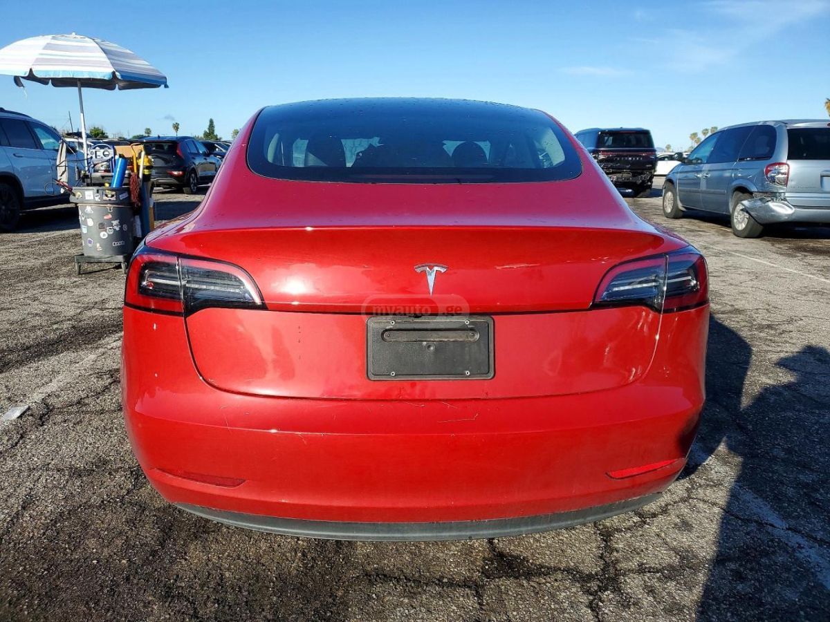 Tesla Model 3 - фото 6