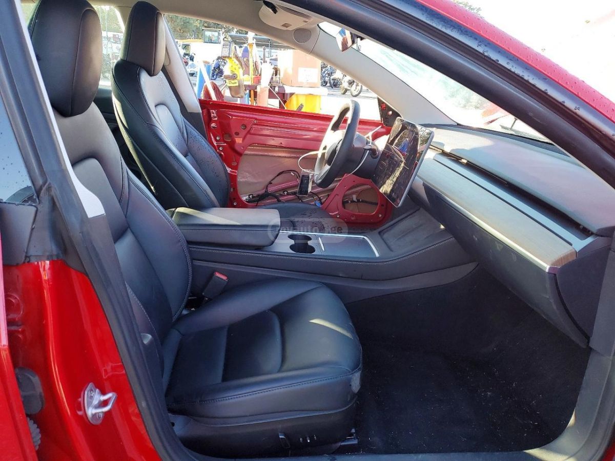 Tesla Model 3 - фото 7