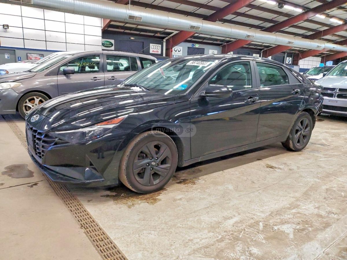 Hyundai Elantra - фото 1