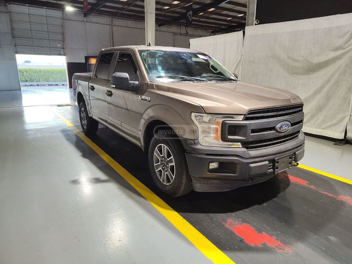 Ford F150 - фото 1
