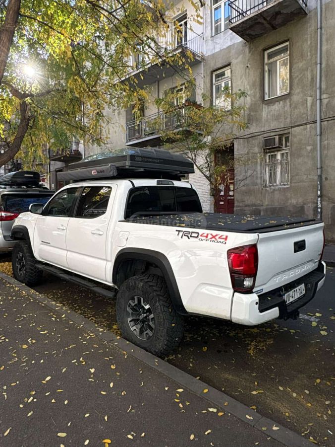 Toyota Tacoma - фото 1