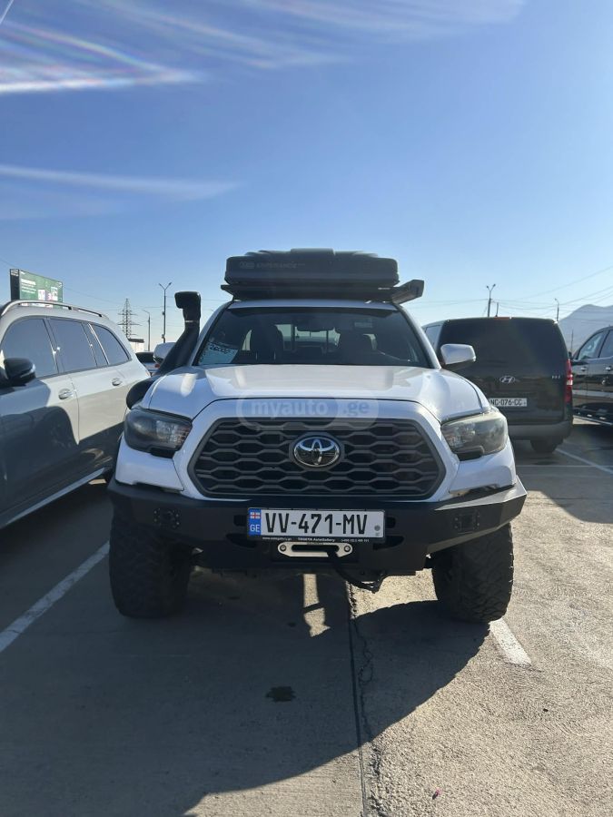 Toyota Tacoma - фото 2