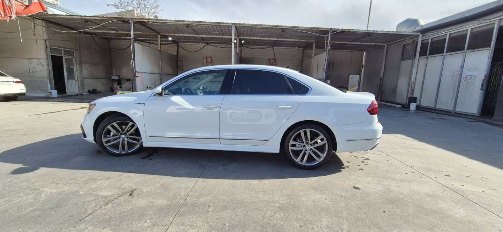 Volkswagen Passat - фото 3