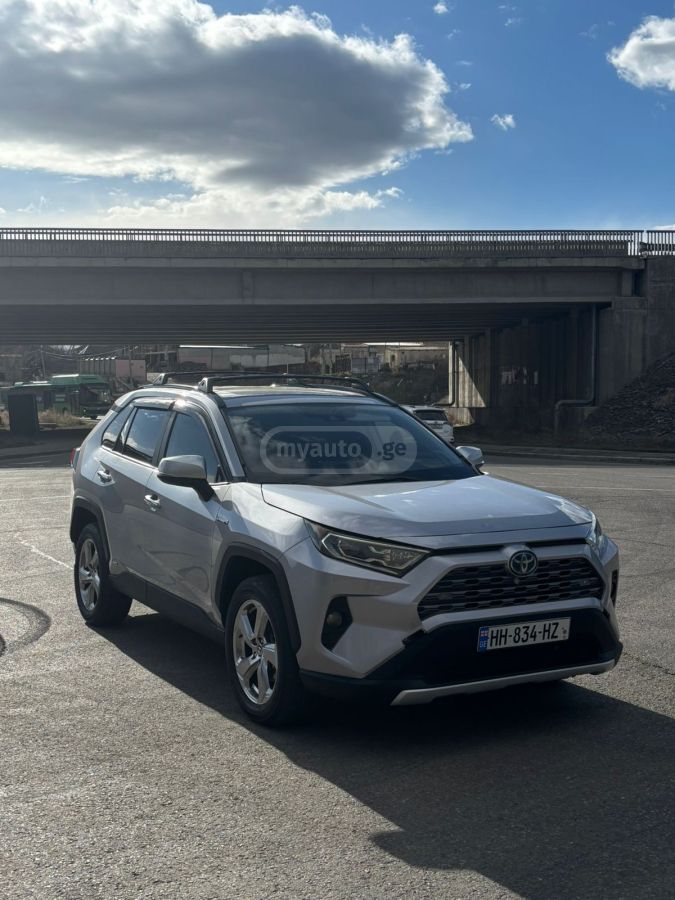 Toyota RAV 4 - фото 1