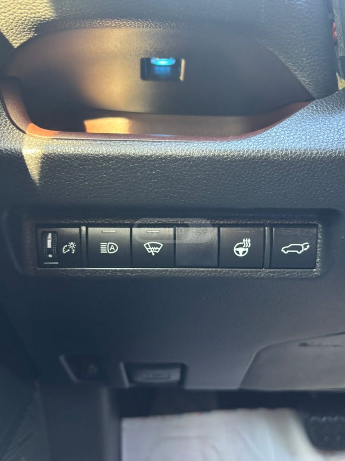 Toyota Adventure 4dr All-Wheel Drive — миниатюра 12