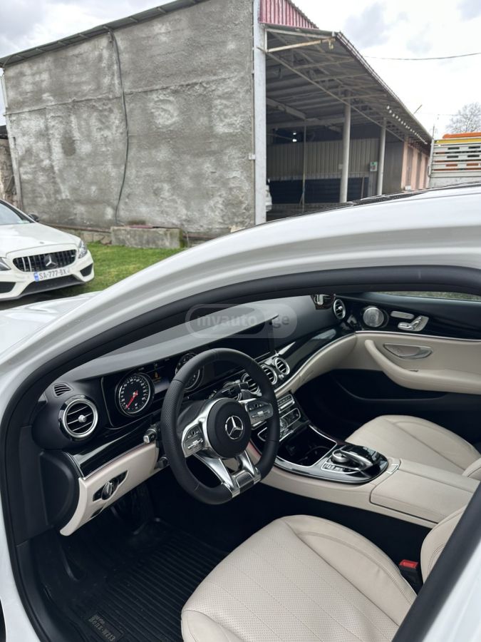 Mercedes-Benz E 300 - фото 10