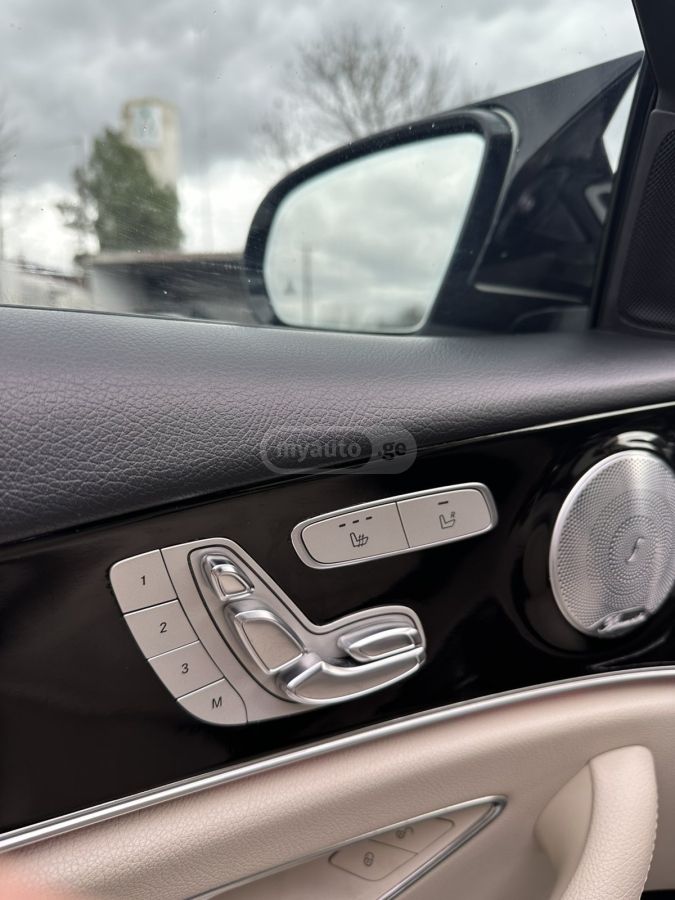 Mercedes-Benz E 300 - фото 12