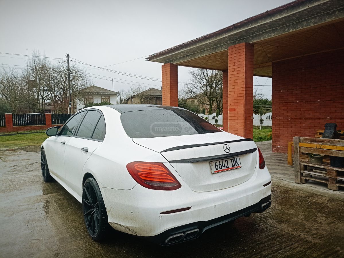 Mercedes-Benz E 300 - фото 2