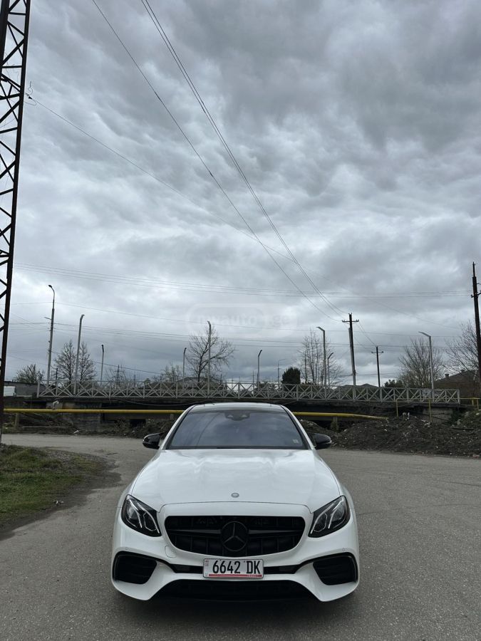 Mercedes-Benz E 300 - фото 4