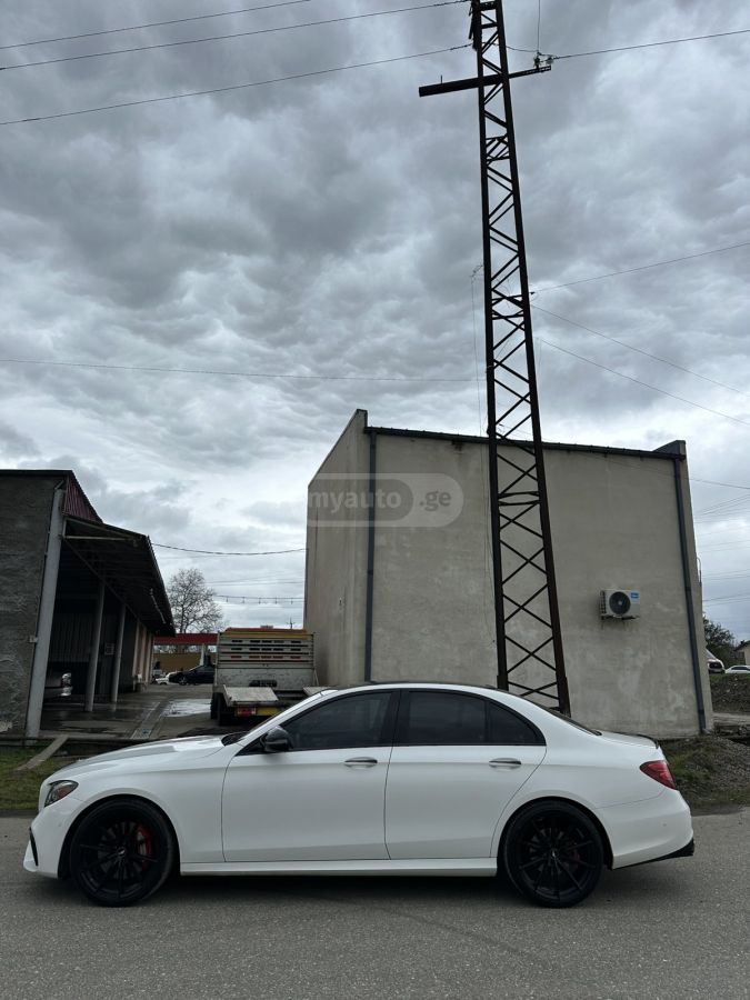 Mercedes-Benz E 300 - фото 5