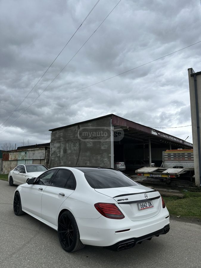 Mercedes-Benz E 300 - фото 6