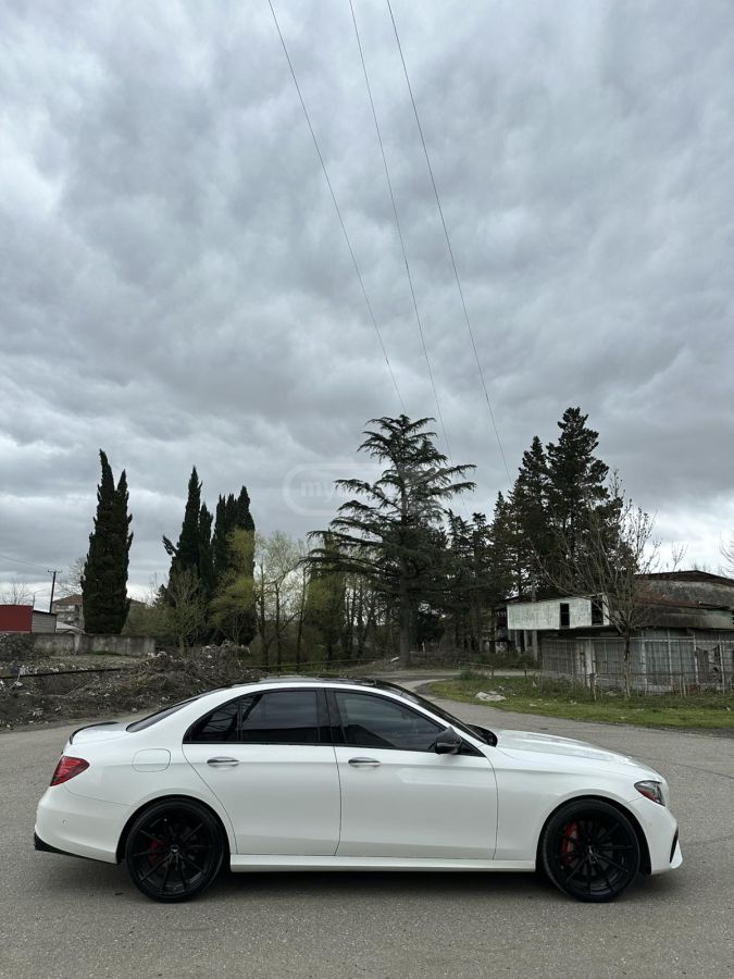 Mercedes-Benz E 300 - фото 8