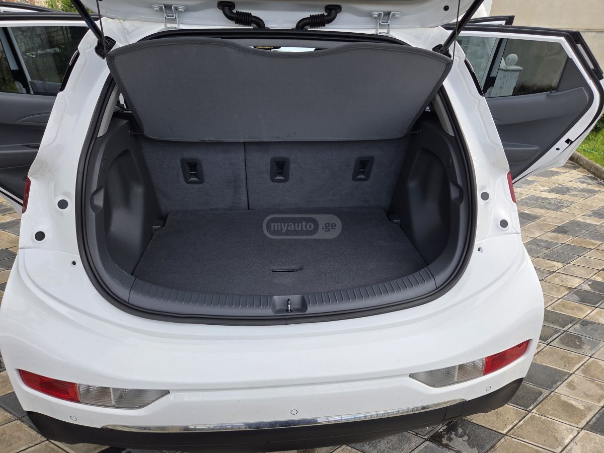 Chevrolet Bolt EV - фото 10