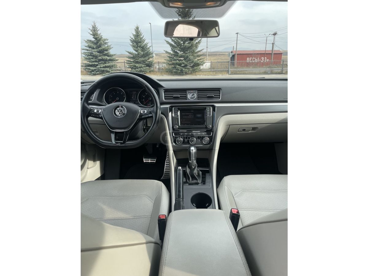 Volkswagen Passat - фото 12