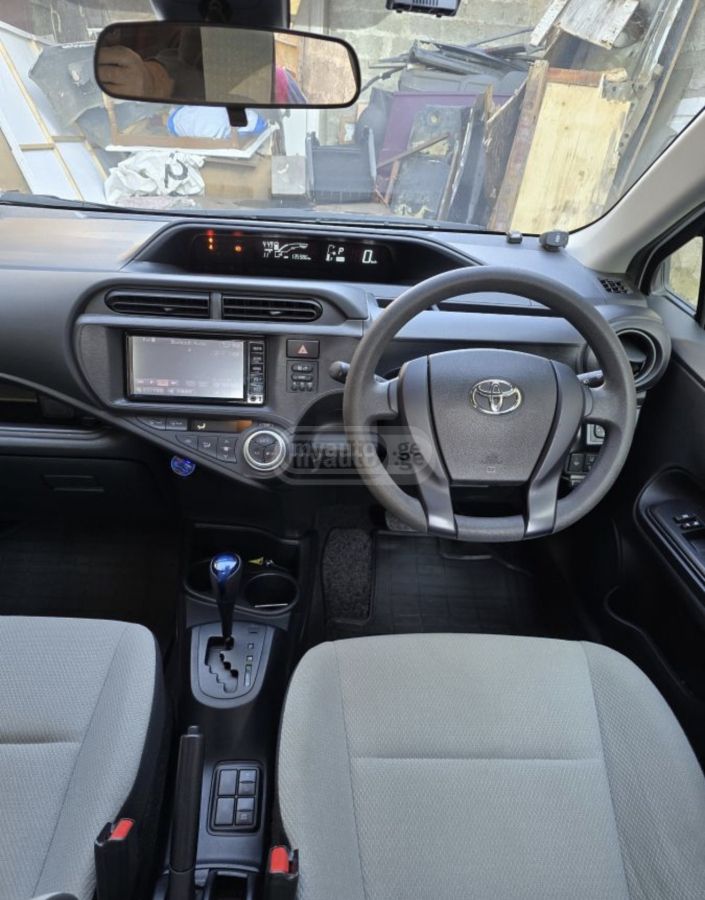 Toyota Aqua - фото 5