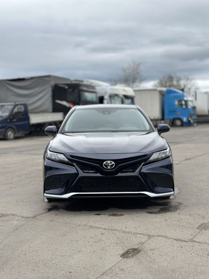 Toyota Camry - фото 1
