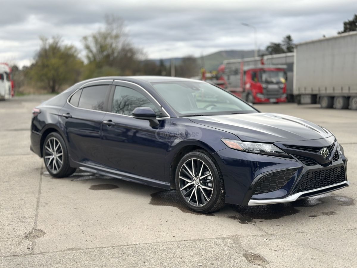 Toyota Camry - фото 3