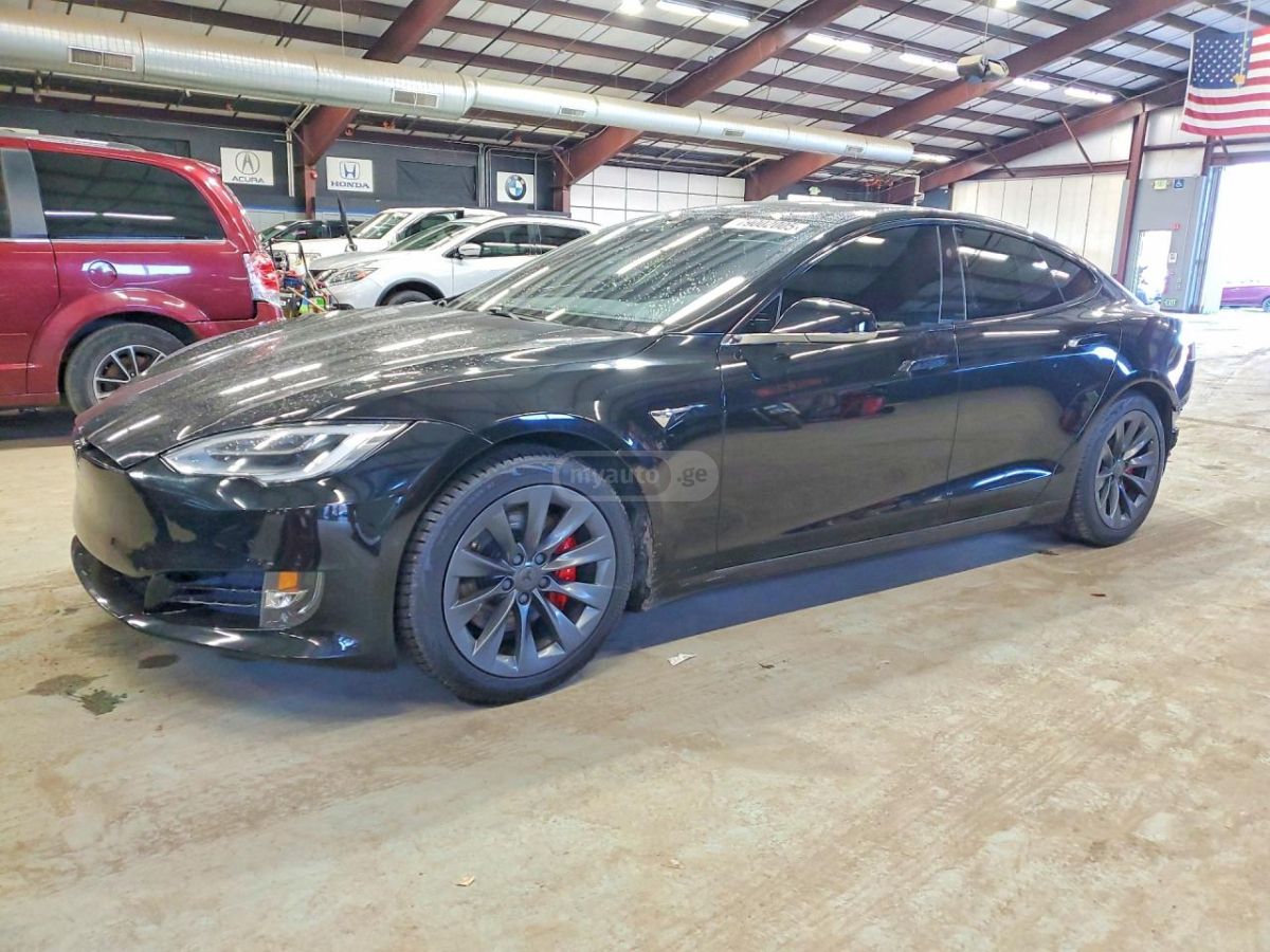 Tesla Model S - фото 1