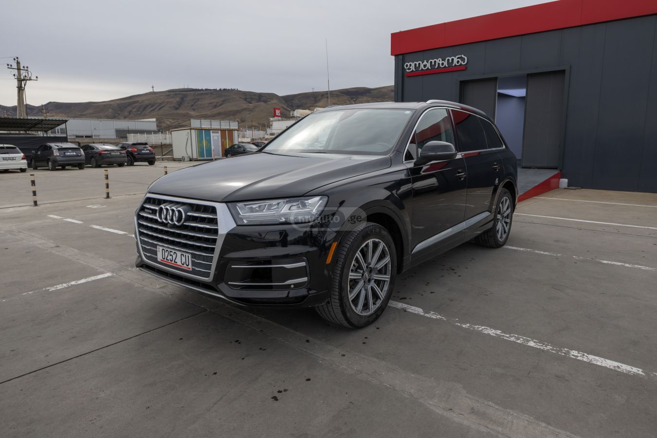 Audi Q7 - фото 1