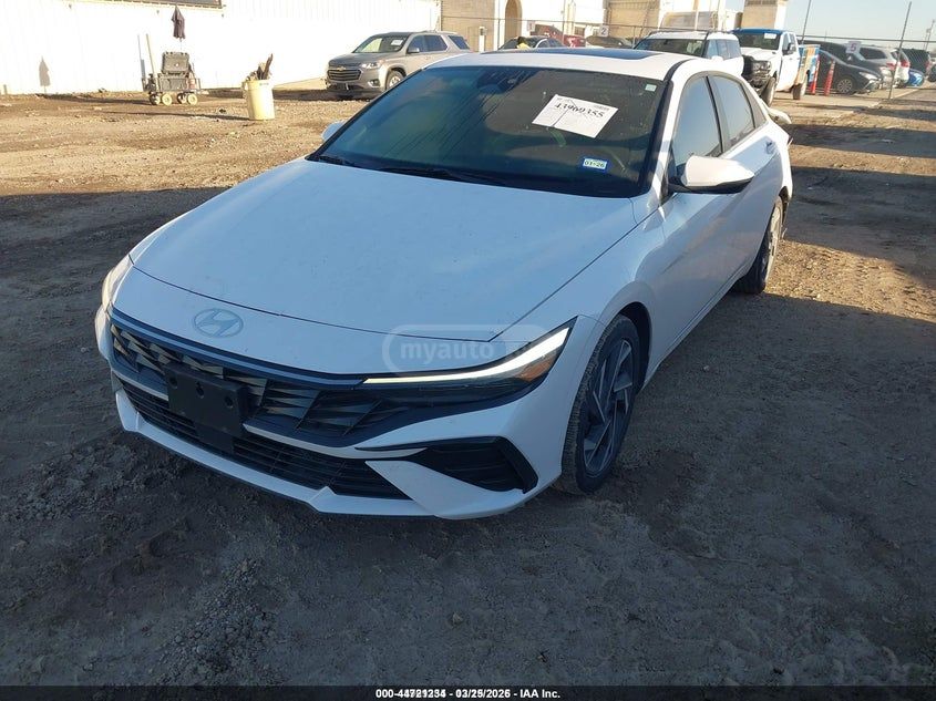 Hyundai Elantra - фото 2