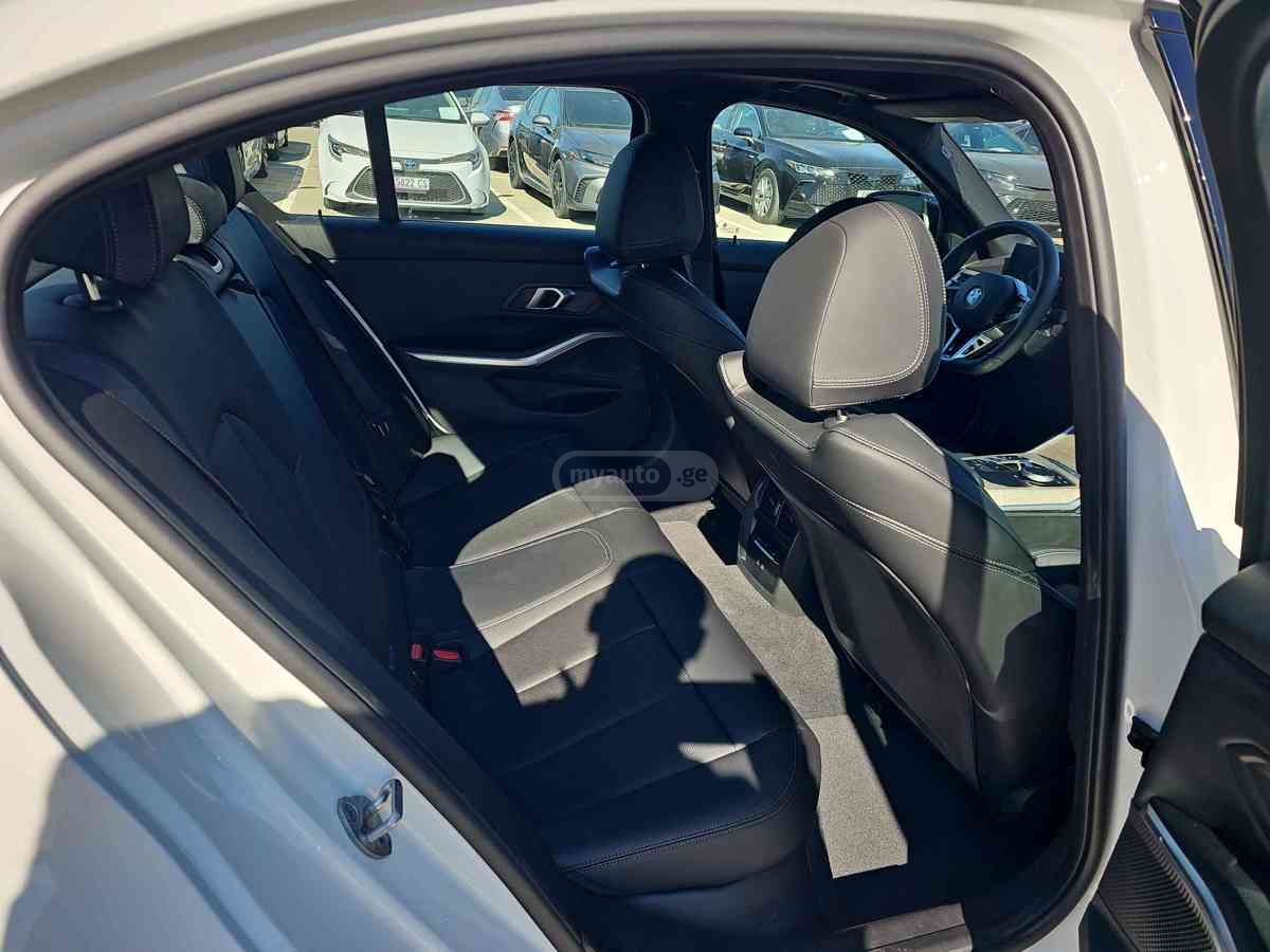 BMW Bmw 330i — миниатюра 5