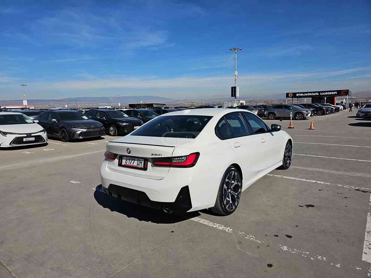 BMW Bmw 330i — миниатюра 7