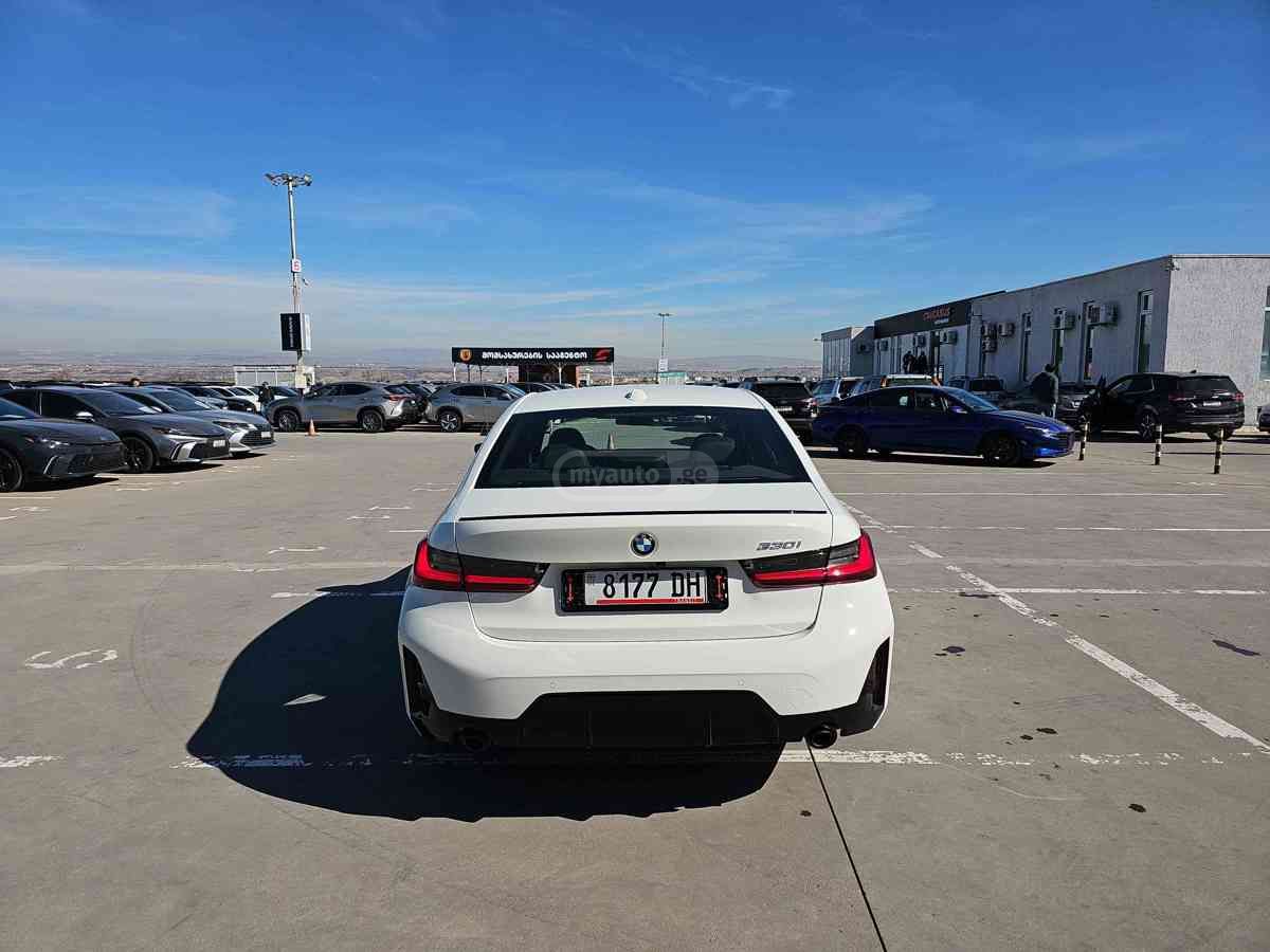 BMW Bmw 330i — миниатюра 8